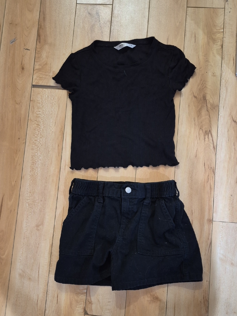 Girls Size 10/12 Ukids Cropped Tee And Old Navy Black Shorts